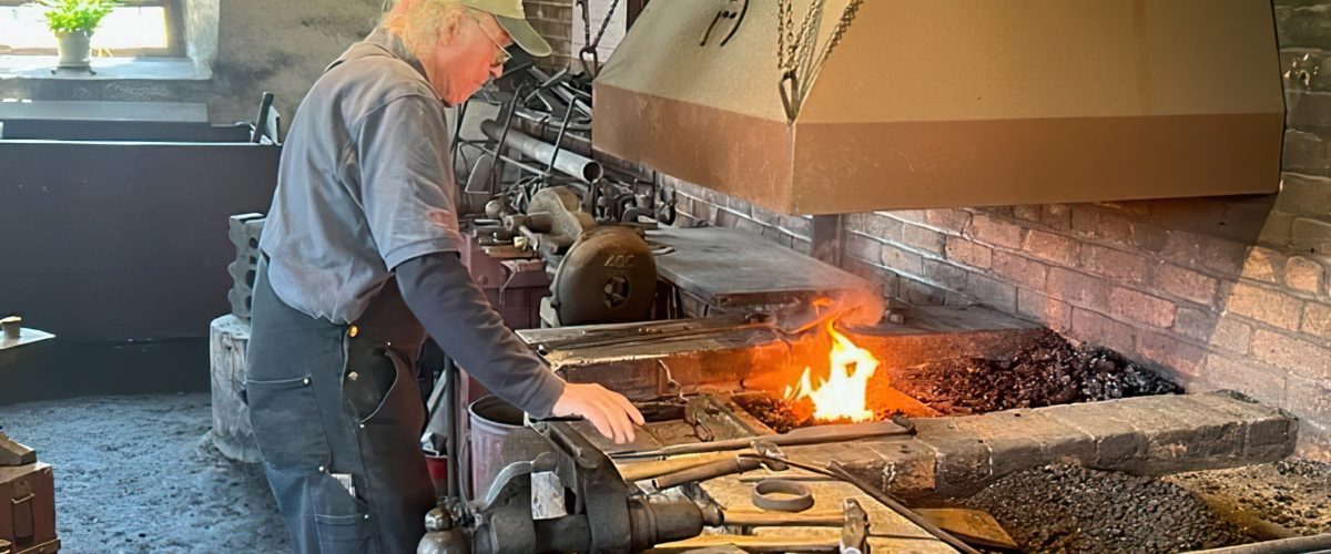 ورشة حدادة فى عجمان